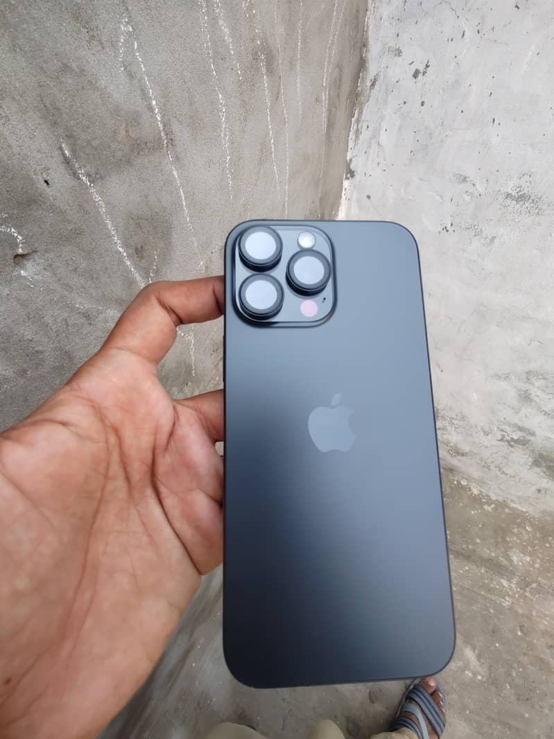 Apple iPhone 16 Pro Max 3