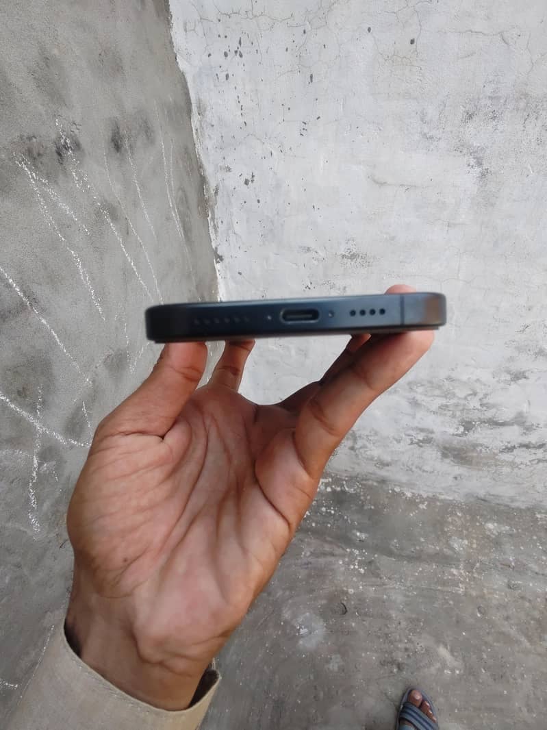 Apple iPhone 16 Pro Max 4
