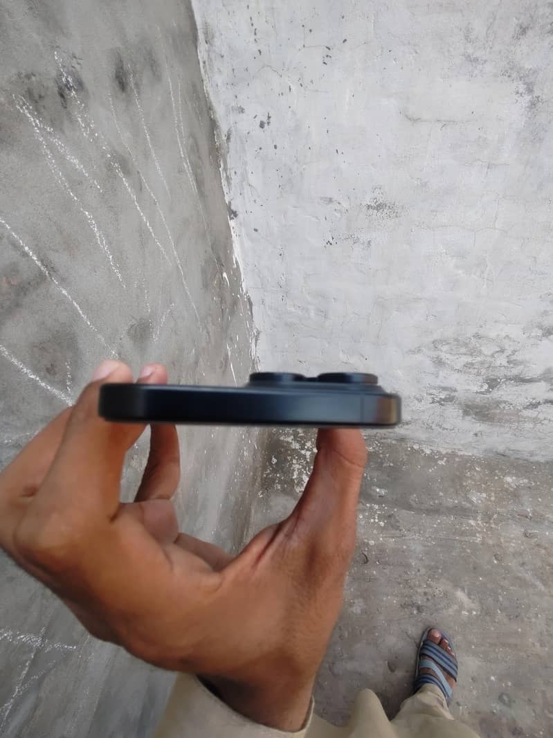 Apple iPhone 16 Pro Max 5