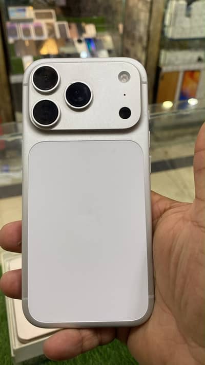Apple iPhone 17 Pro icloud locked