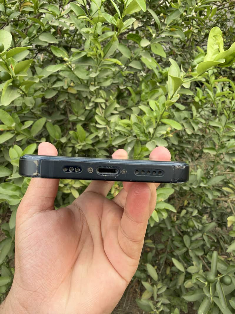 Apple iPhone 13 5