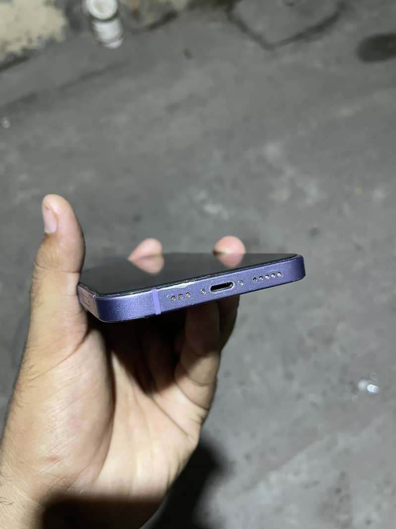 Apple iPhone 12 4