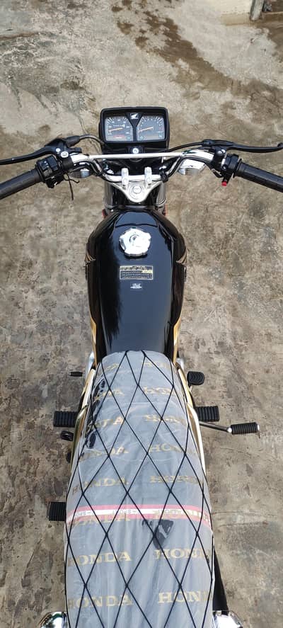 Honda CG125 SELF START GOLD EDITION