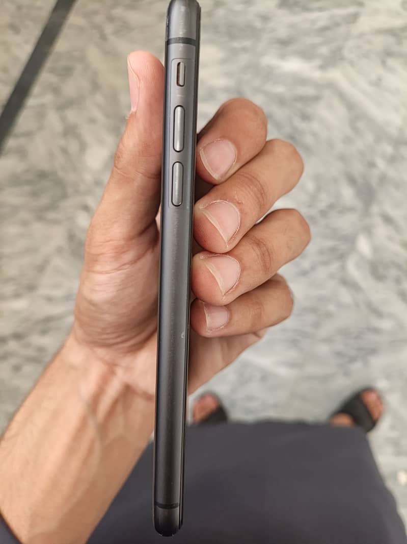Apple iPhone 11 3