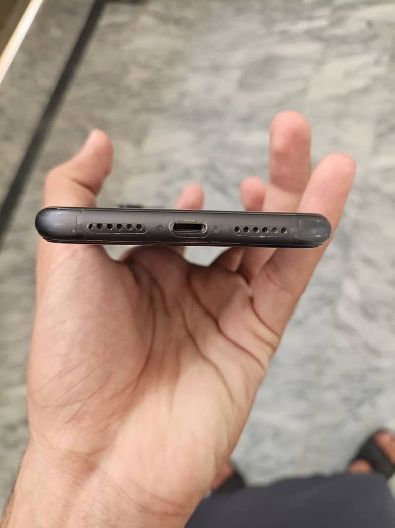 Apple iPhone 11 4