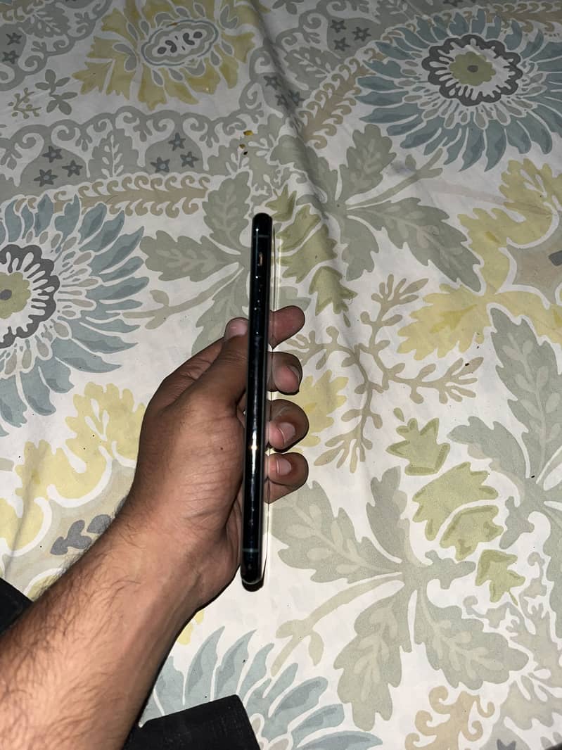Apple iPhone 11 Pro Max 6