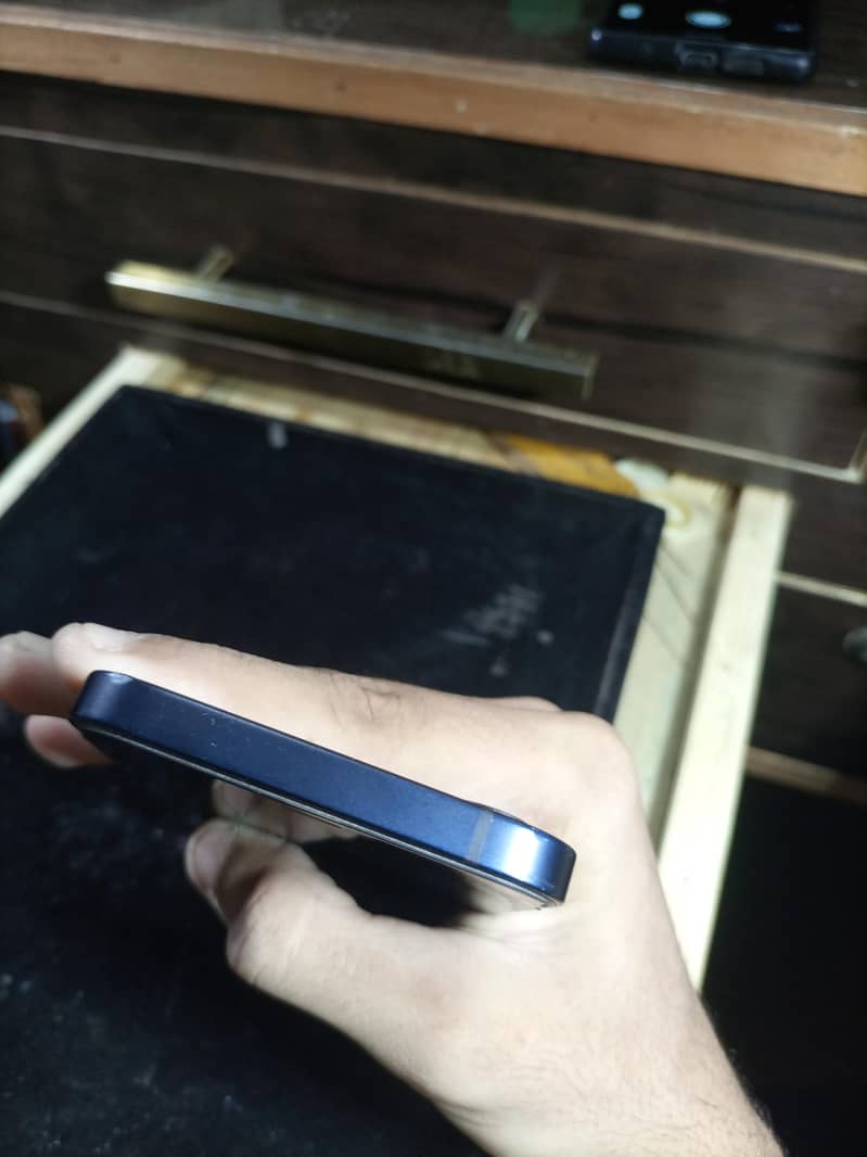 Apple iPhone 12 3