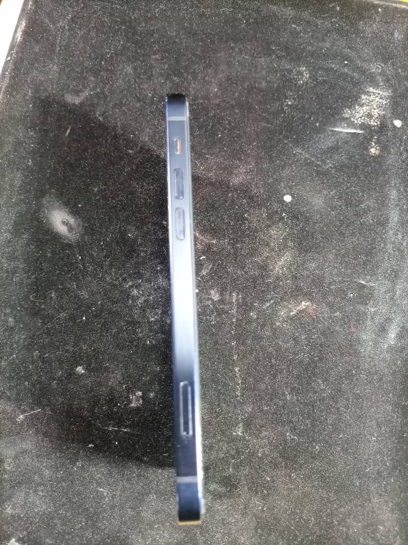 Apple iPhone 12 4
