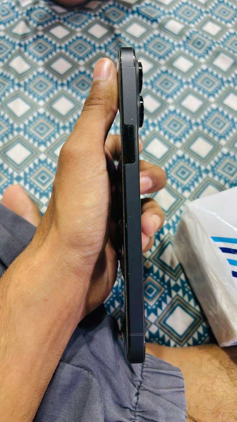 Apple iPhone 14 Pro Max 1
