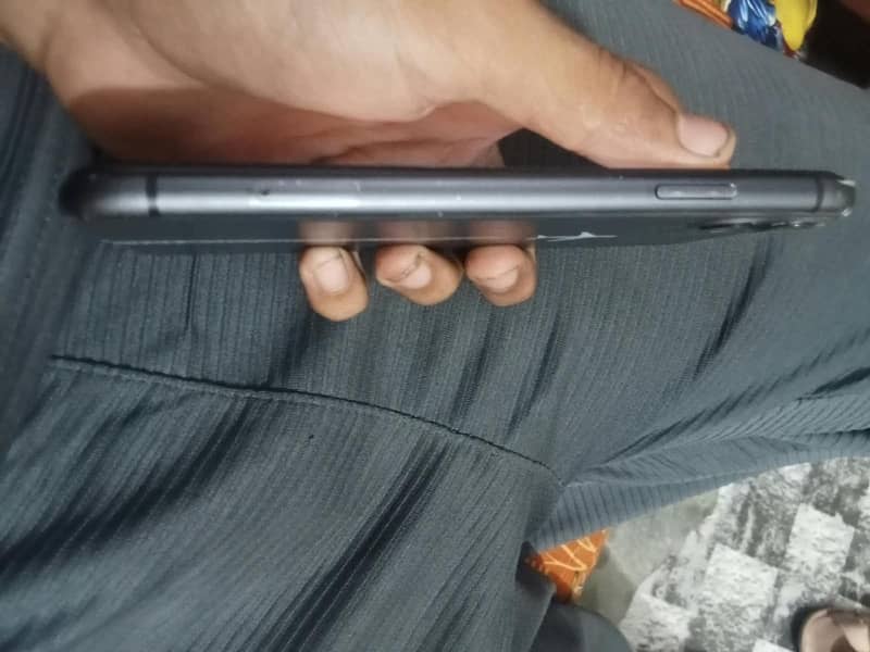 Apple iPhone 11 10