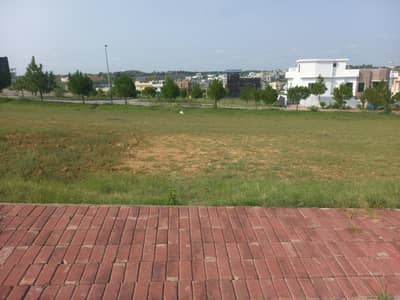 10 MARLA FROUNT BACK OPEN ROAD PLOT FOR SALE