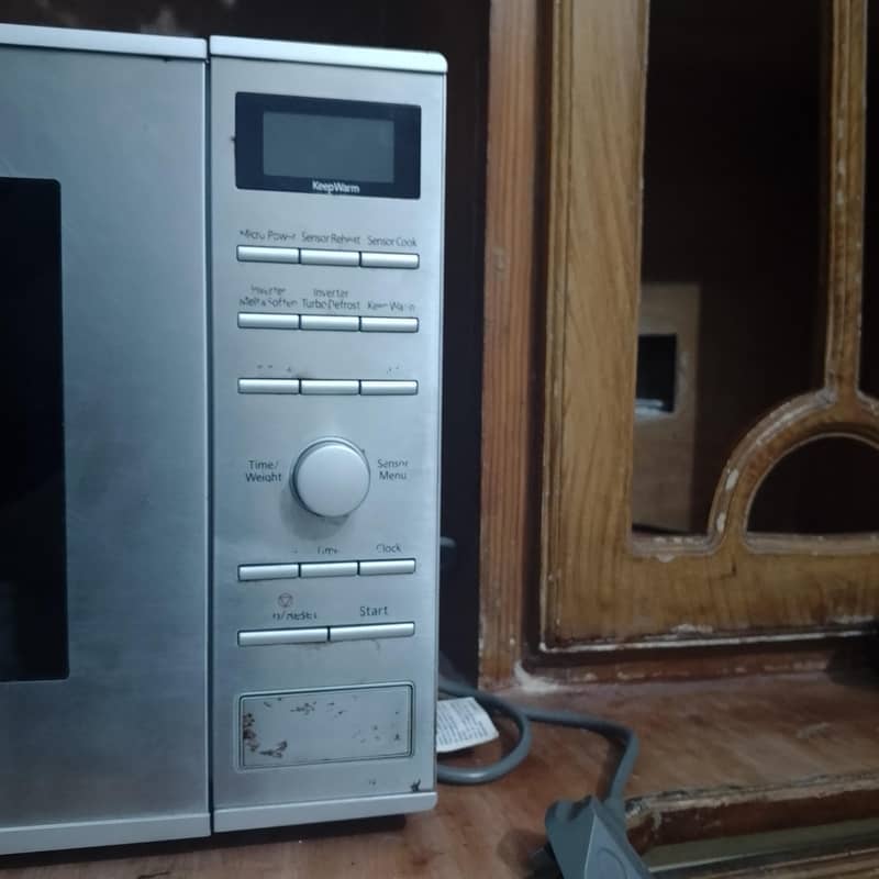 microwave oven 4