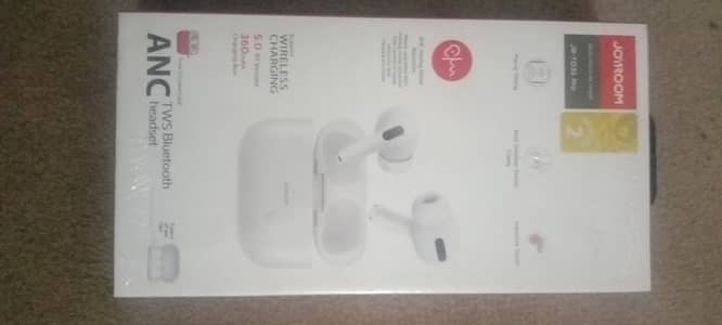 Joyroom JR-T03S Pro ANC TWS Bluetooth wireless earbuds.