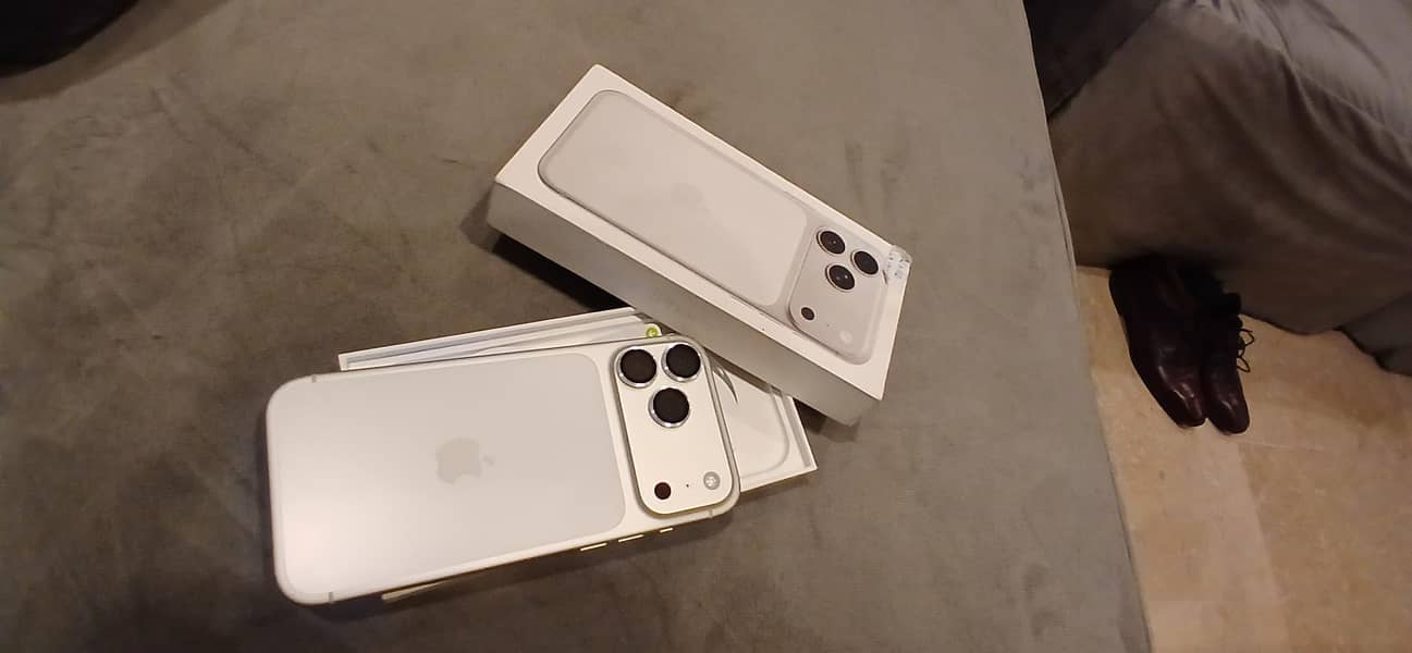 Apple iPhone 17 Pro Max 0