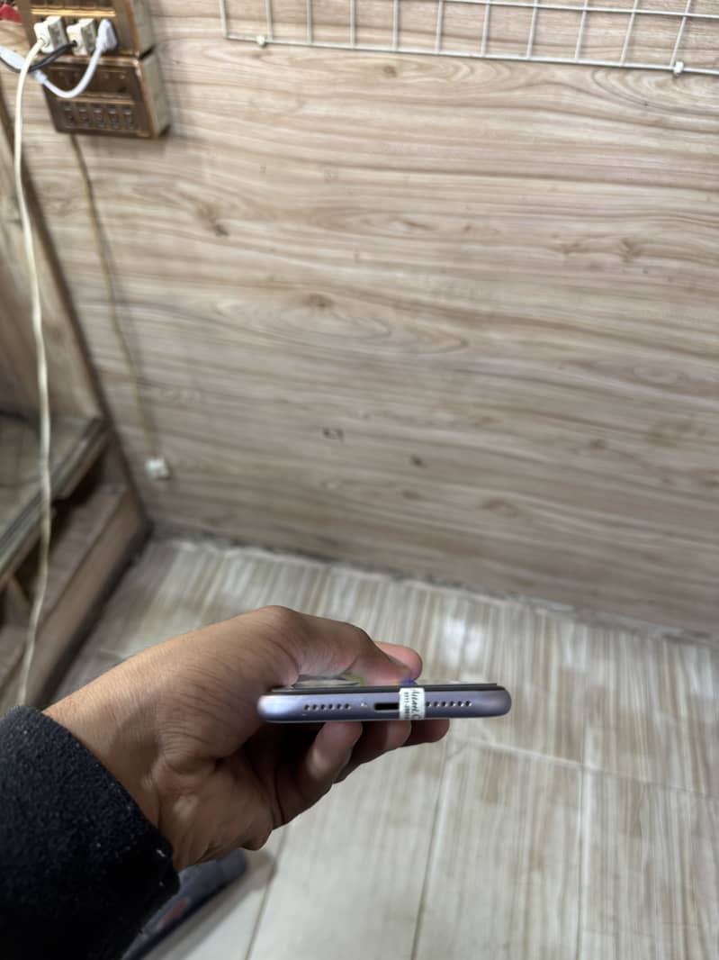 Apple iPhone 11 0