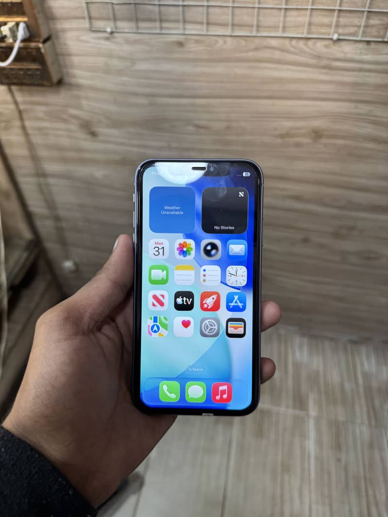 Apple iPhone 11 4
