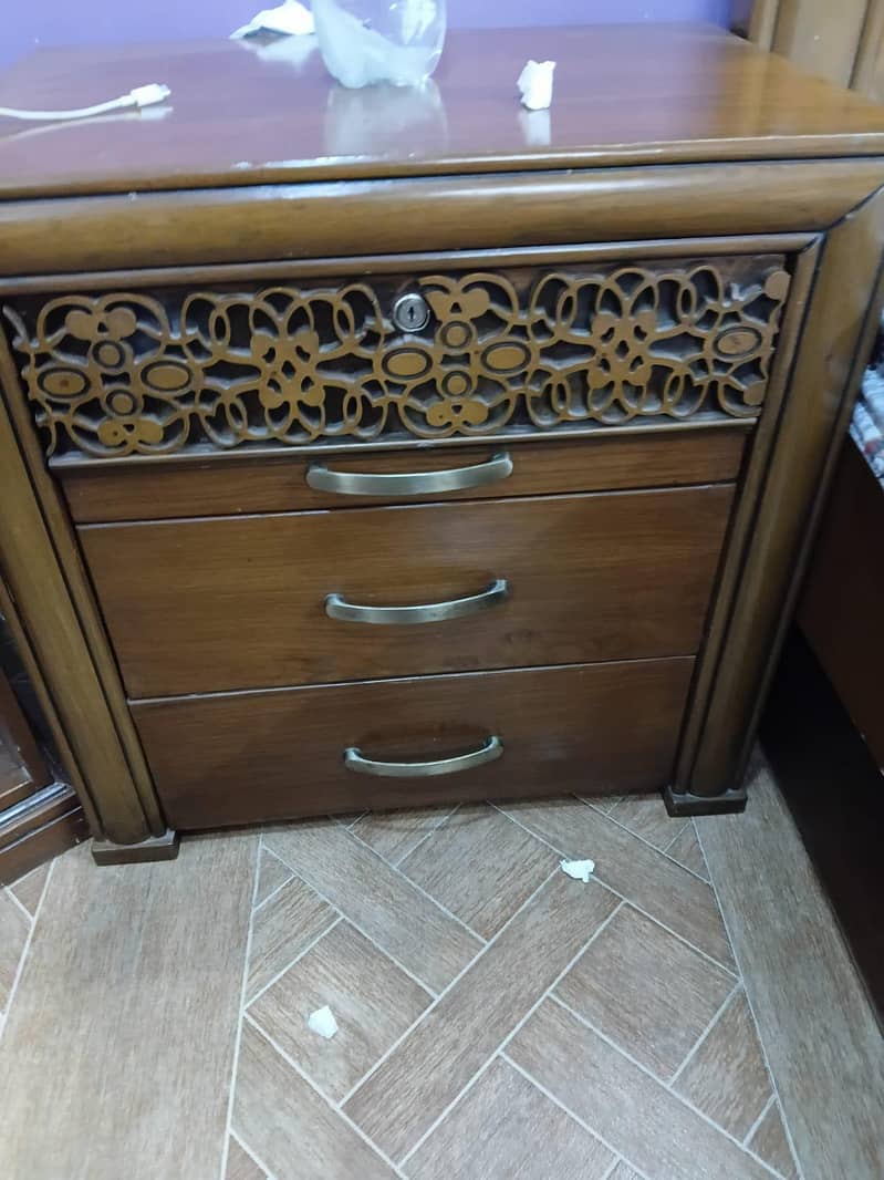 double bed + dressing table 4