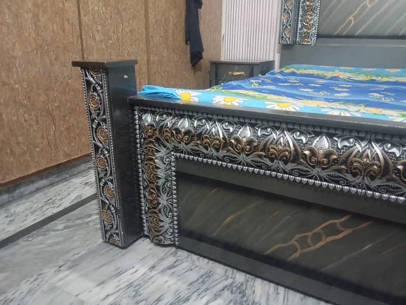 bed side table and dressing 3