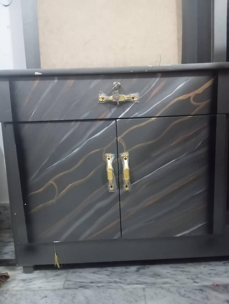 bed side table and dressing 4