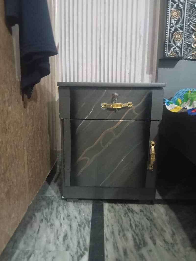 bed side table and dressing 5