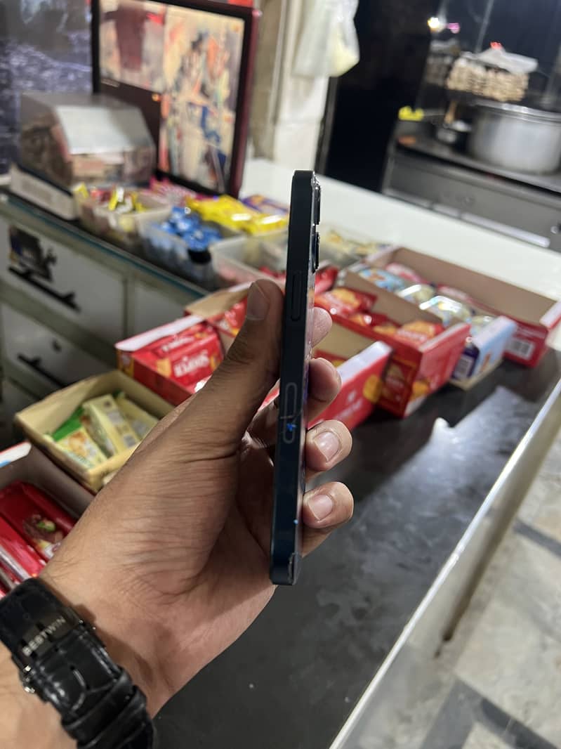 Apple iPhone 13 1