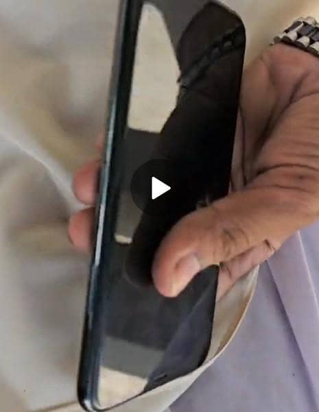 Apple iPhone 11 4