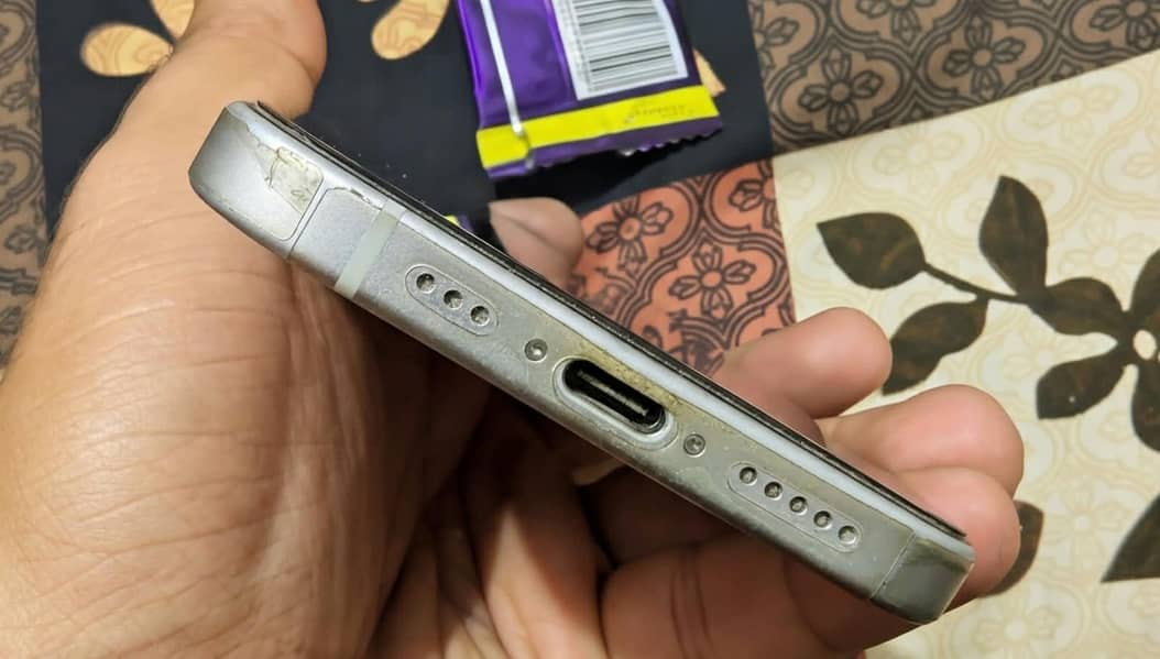 Apple iPhone 15 6