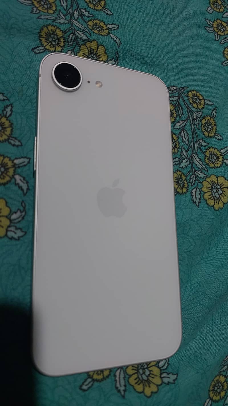 Apple iPhone 16e 10/10 0
