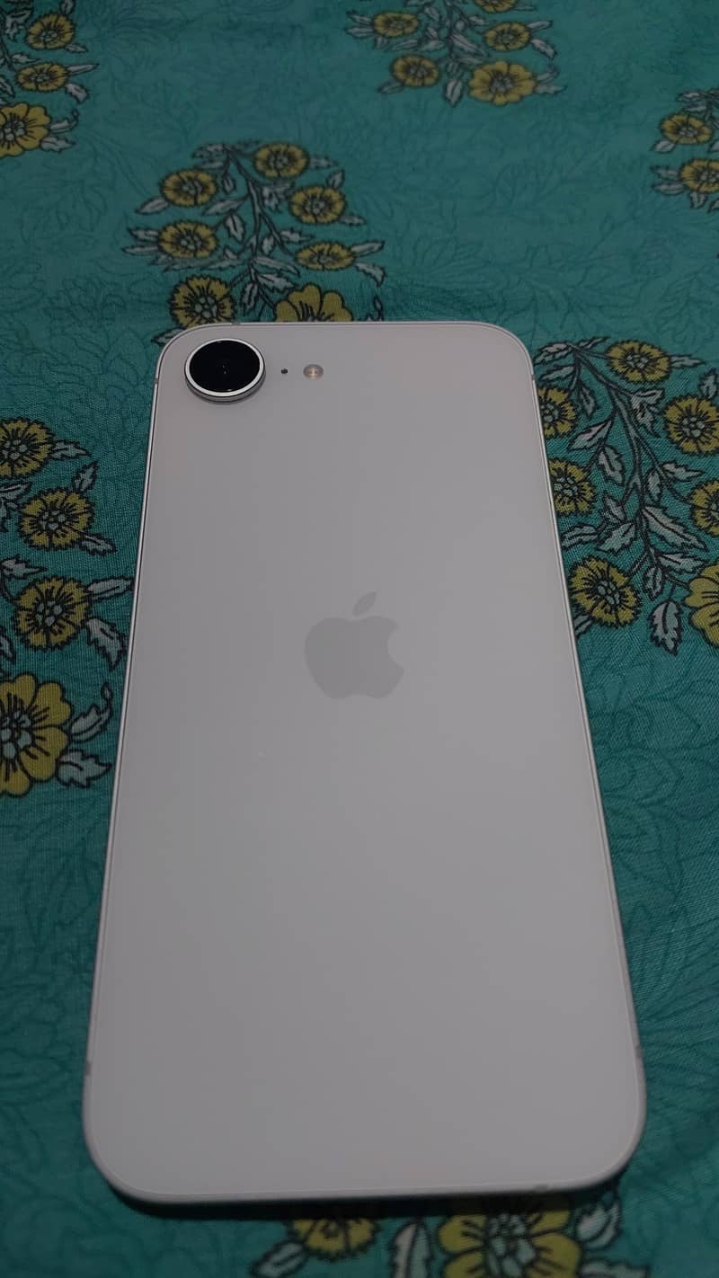 Apple iPhone 16e 10/10 1