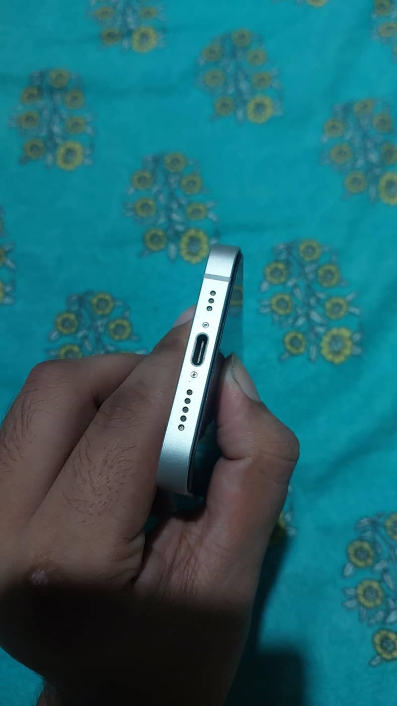 Apple iPhone 16e 10/10 4