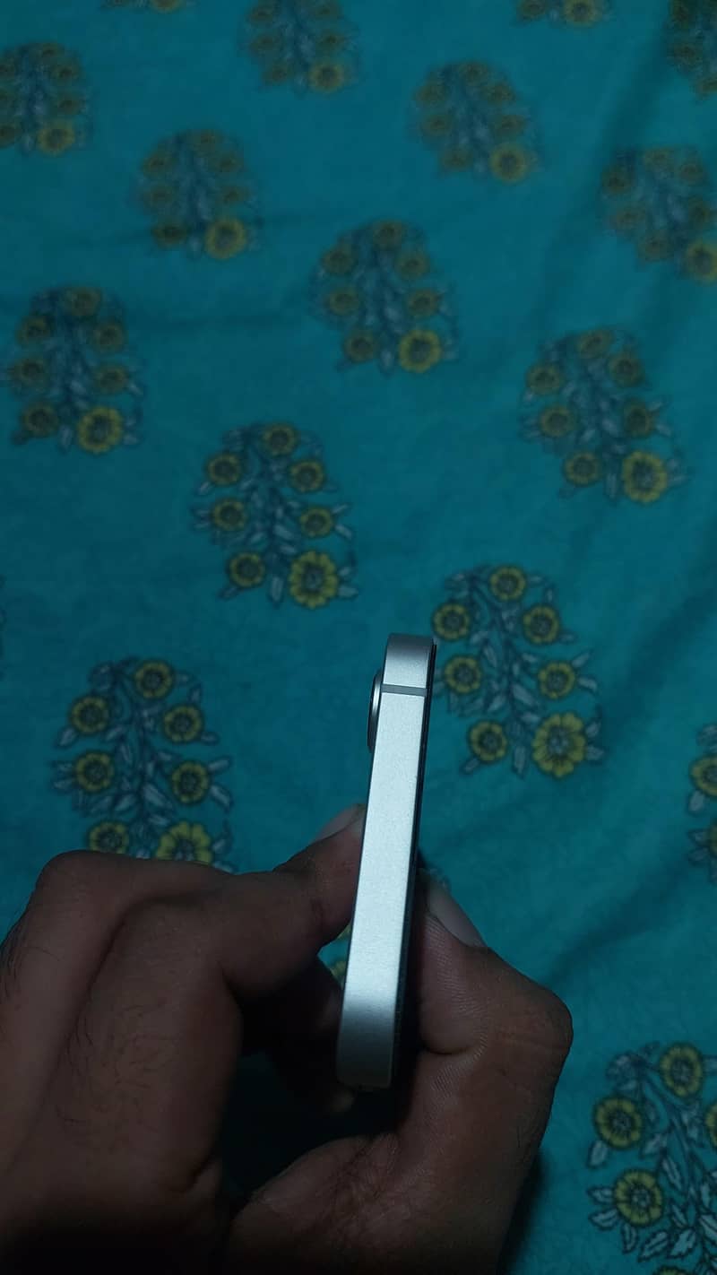 Apple iPhone 16e 10/10 5