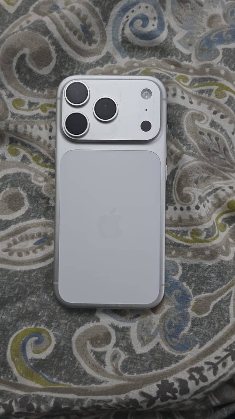 Apple iPhone 17 Pro Max 2