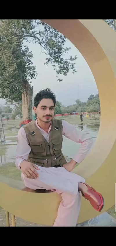 matric pass larky ko Multan main waiter ki job chaiyeh