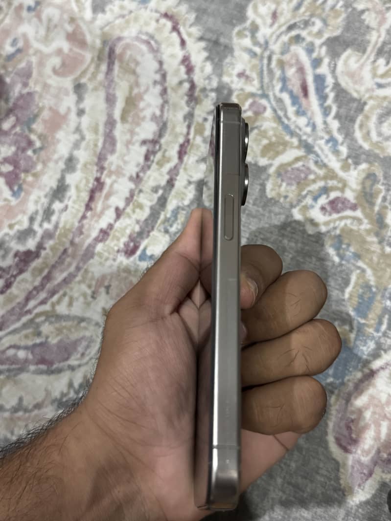 Apple iPhone 15 Pro 0