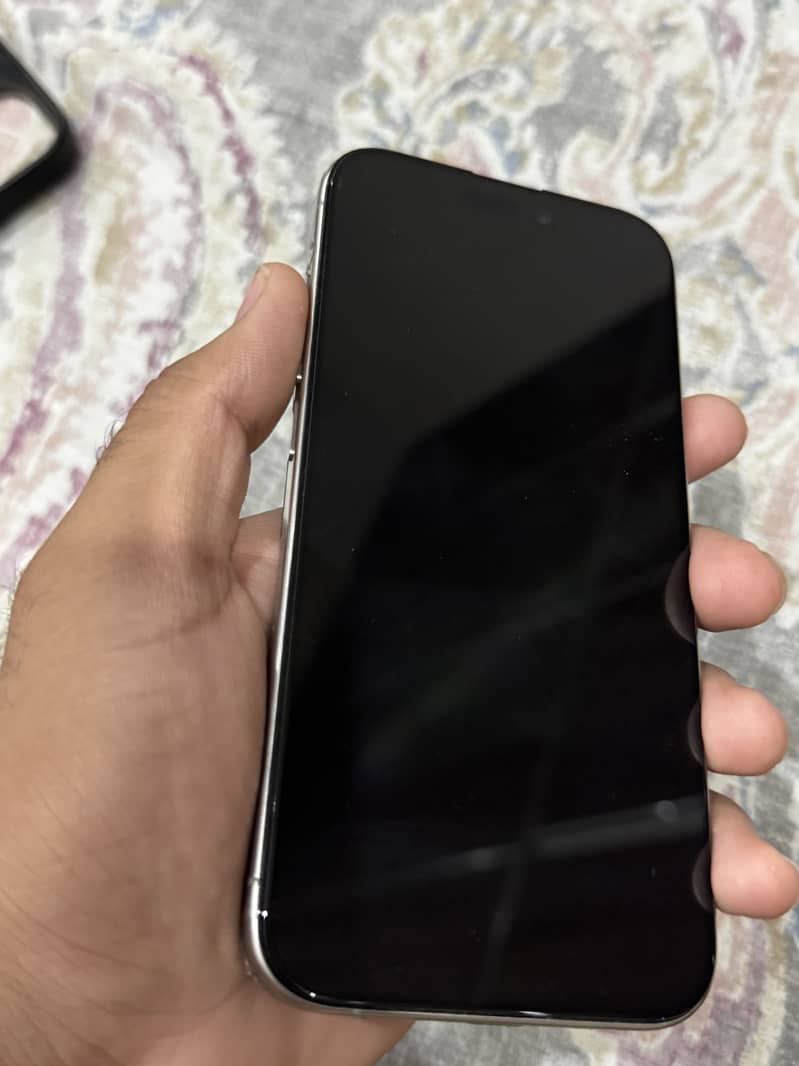 Apple iPhone 15 Pro 4