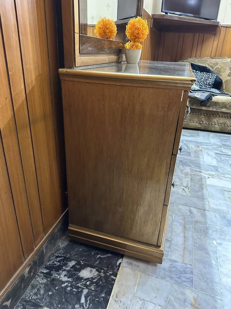 Dressing Table 8