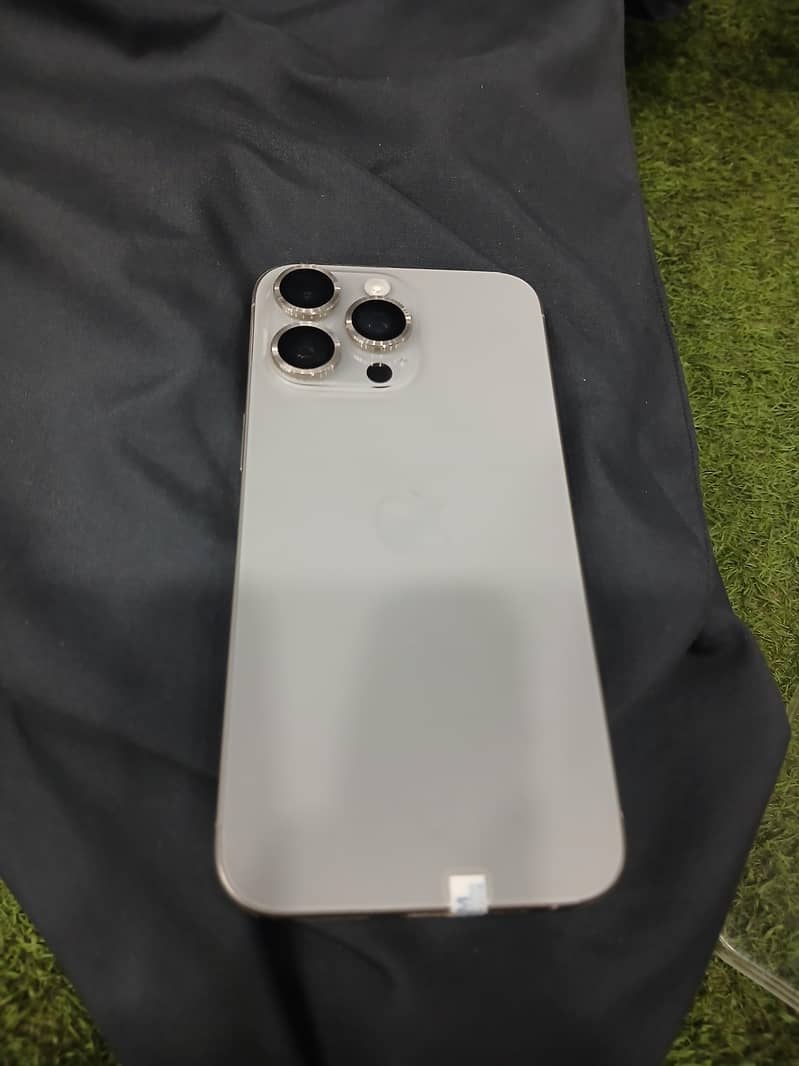 Apple iPhone 15 Pro Max 0