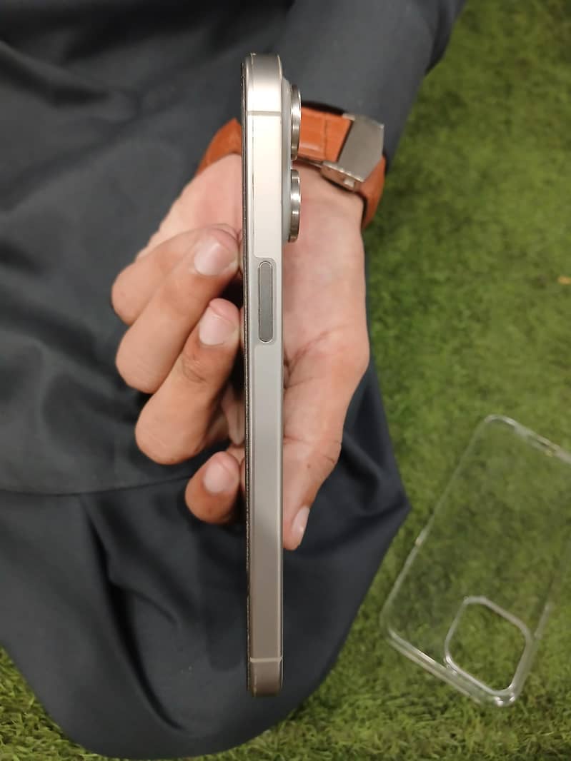 Apple iPhone 15 Pro Max 1