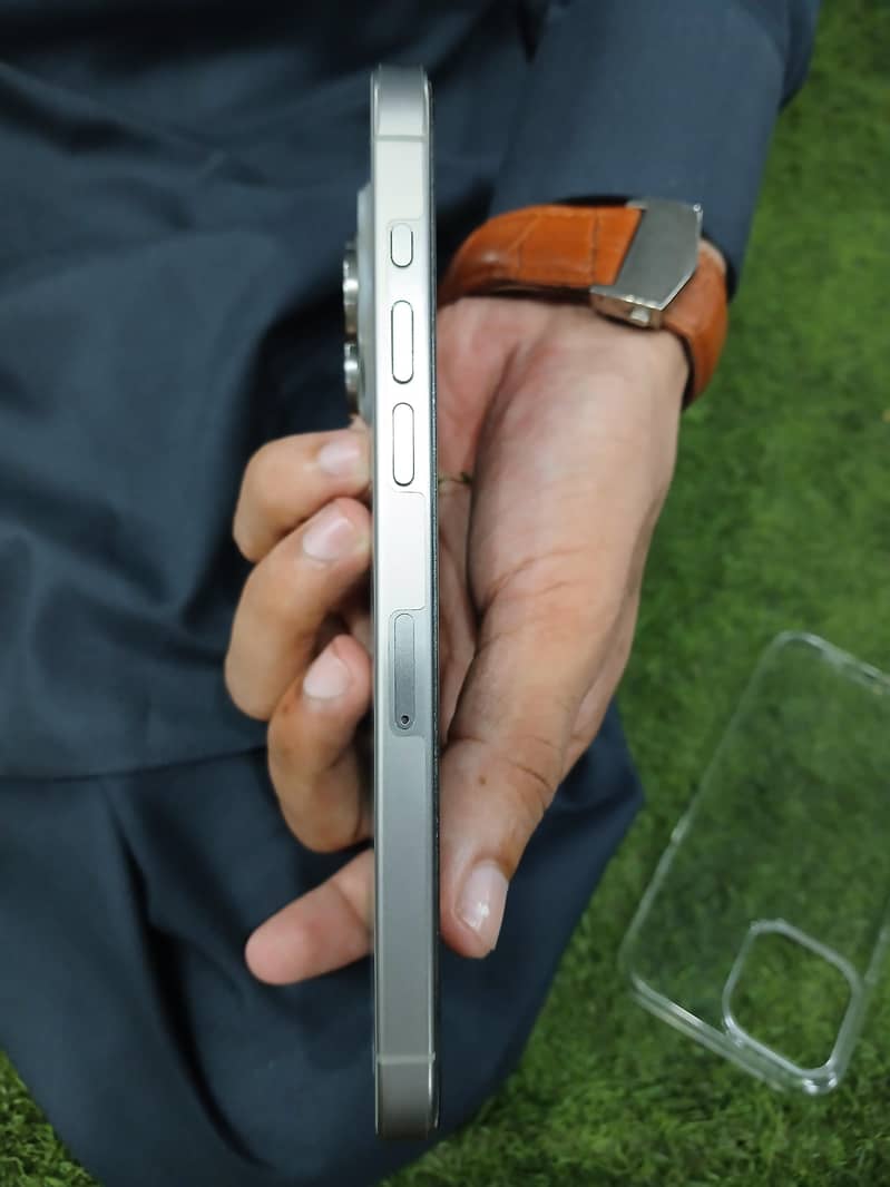 Apple iPhone 15 Pro Max 2