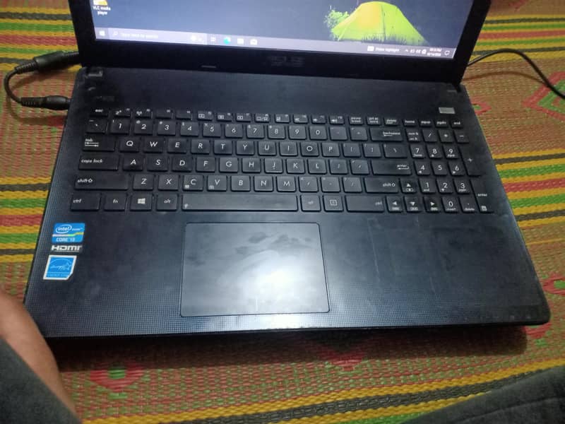 ASUS laptop 1