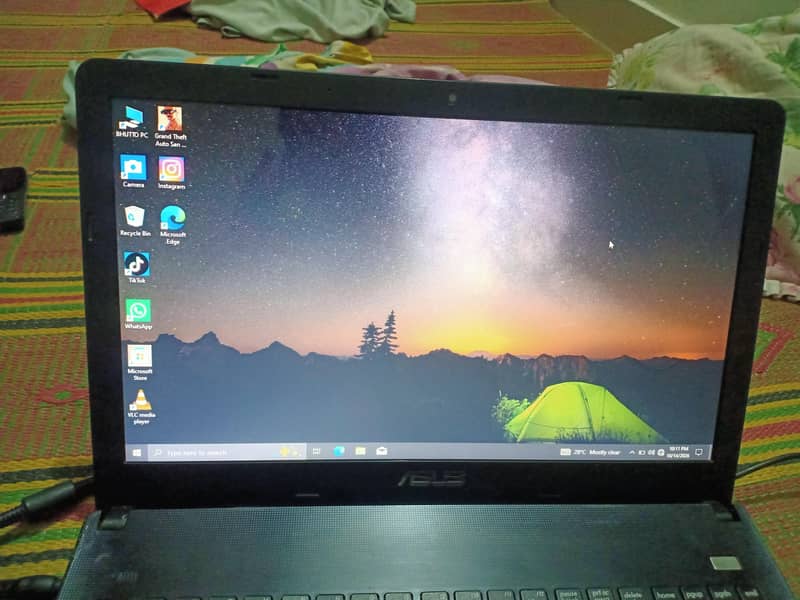 ASUS laptop 4