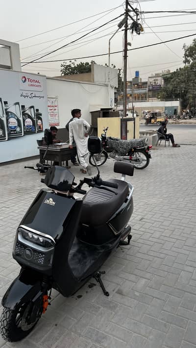 Crown firefly electric scooty