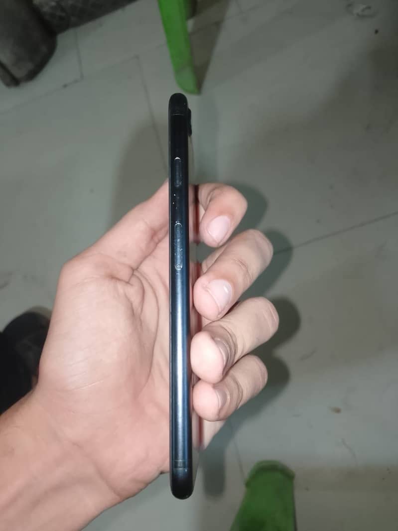 Apple iPhone 7 0