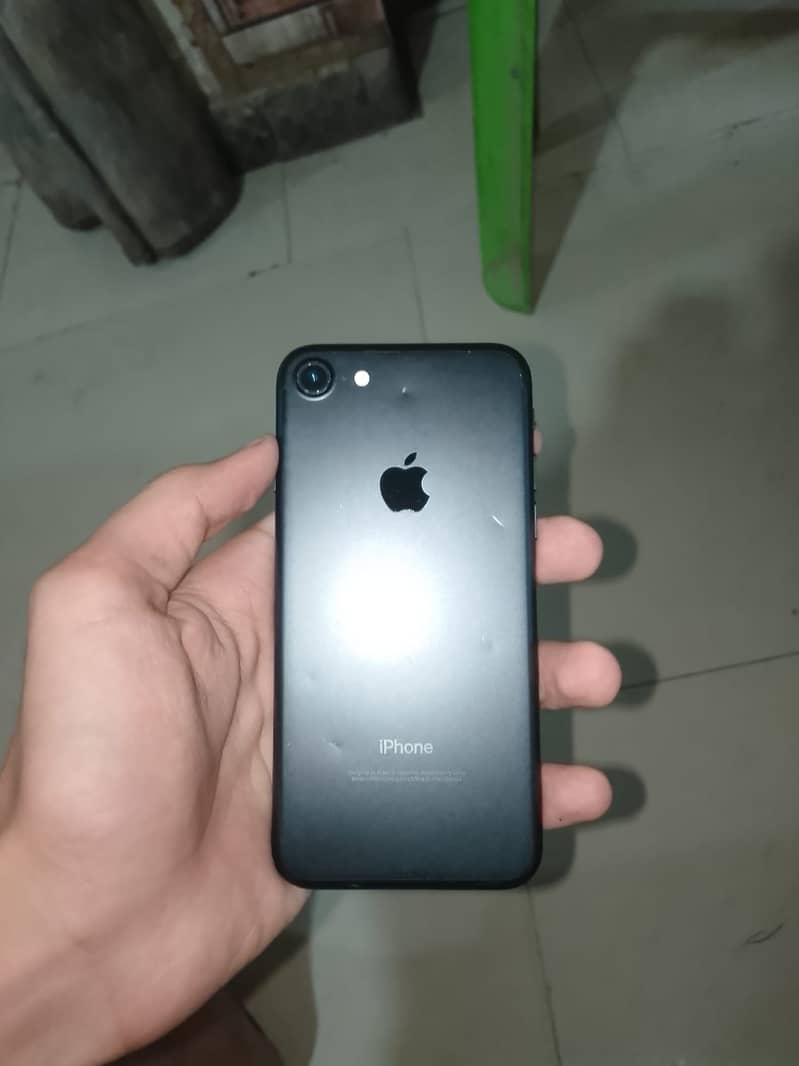 Apple iPhone 7 1