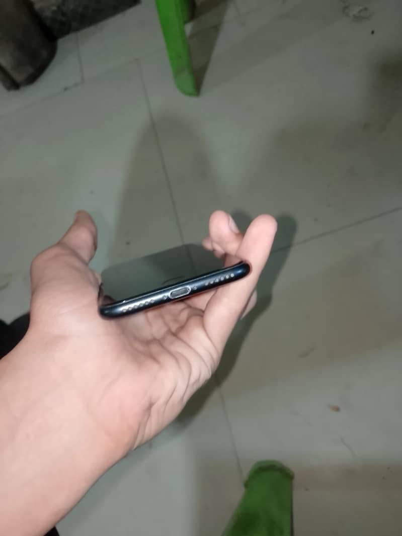Apple iPhone 7 2