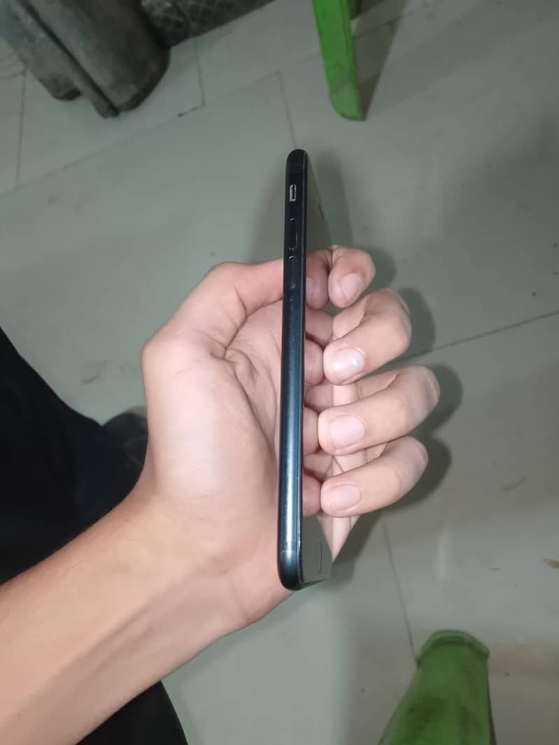 Apple iPhone 7 3