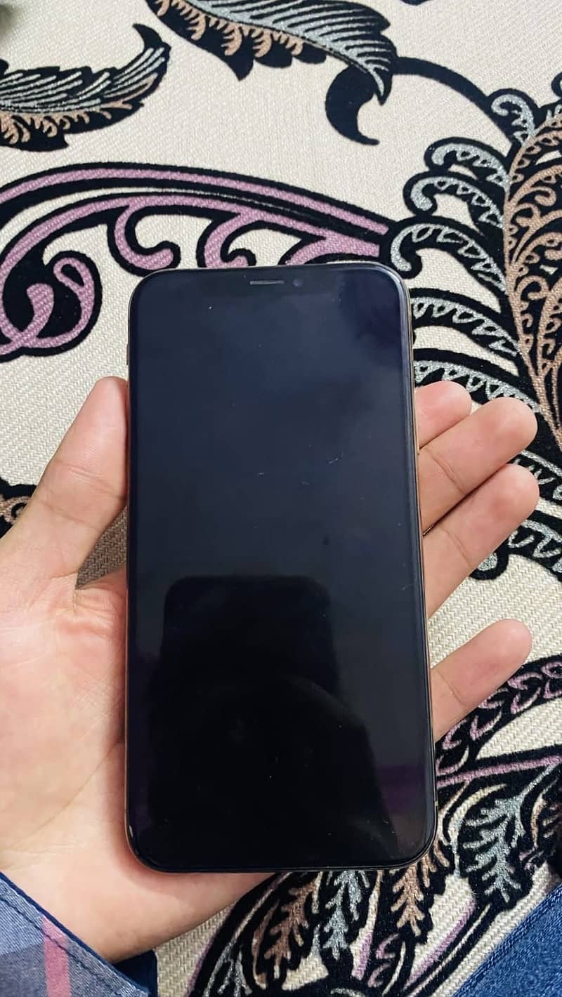 Apple iPhone XS 1