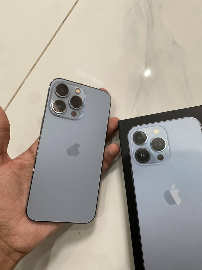 Apple iPhone 13 Pro FU 12