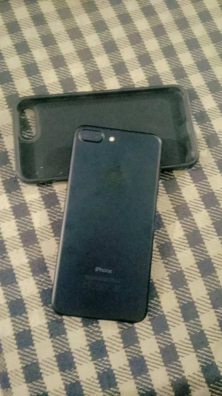 Apple iPhone 7 Plus 0