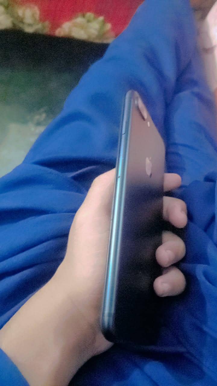 Apple iPhone 7 Plus 2